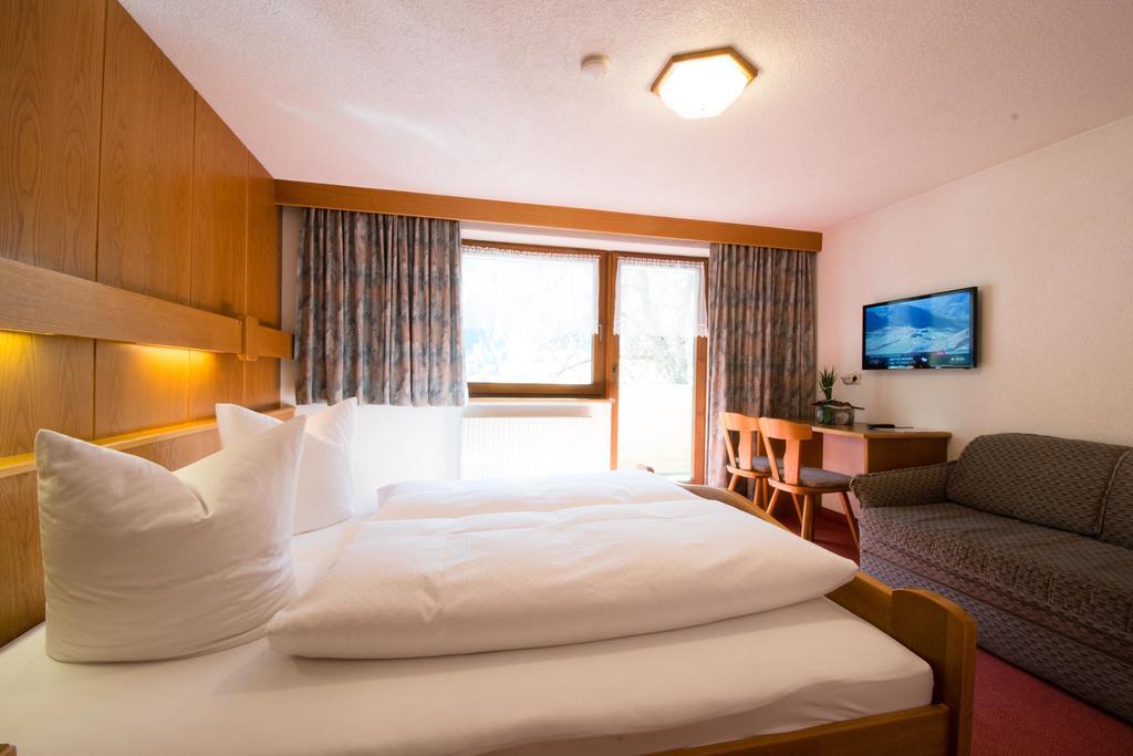 Hotel Garni Mathonerhof Ischgl Habitación foto