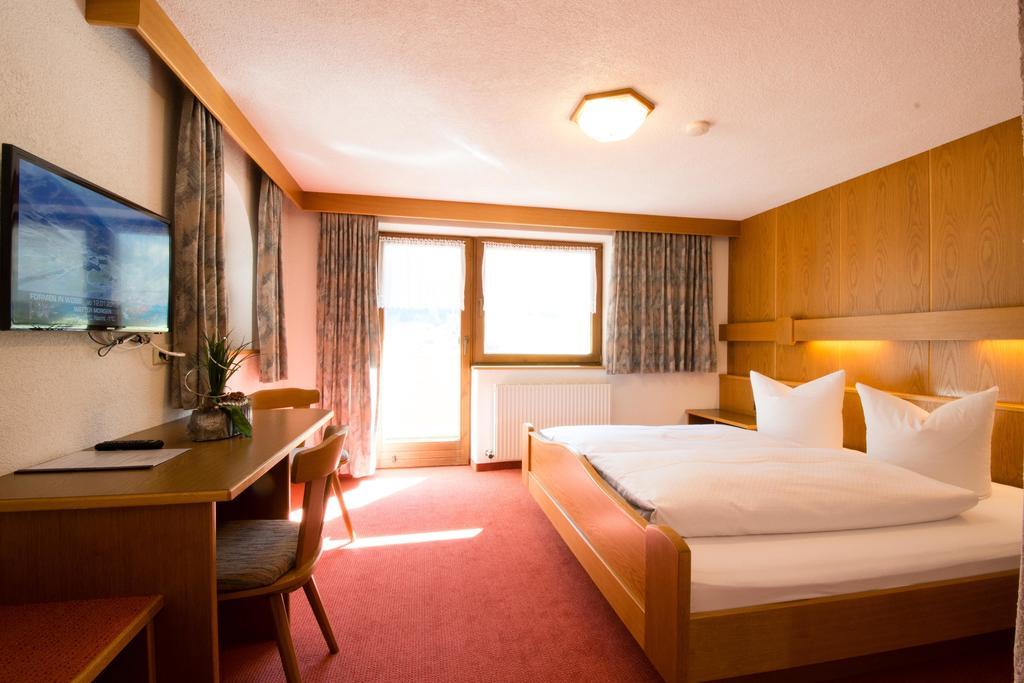 Hotel Garni Mathonerhof Ischgl Habitación foto